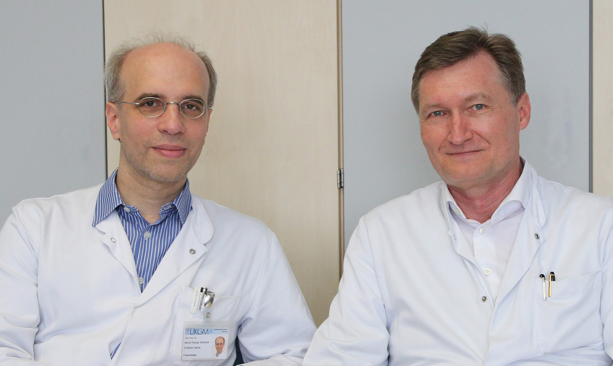 Professor Dr. Bernd Schmeck (links) mit Prof. Dr. Claus Franz Vogelmeier, die gemeinsam das Marburger Teilprojekt durchführen (©Barbara Martin, Philipps-Universität Marburg)
