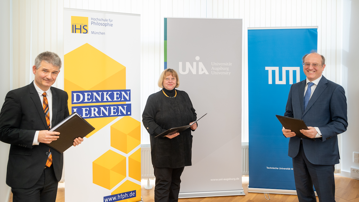 Vertragsunterzeichnung mit HFPH-Präsident Johannes Wallacher, UNIA-Präsidentin Sabine Doering-Manteuffel und TUM-Vizepräsident Gerhard Kramer (©TUM/A. Heddergott)